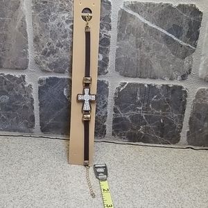 Cross Bracelet brown with hammered sliders